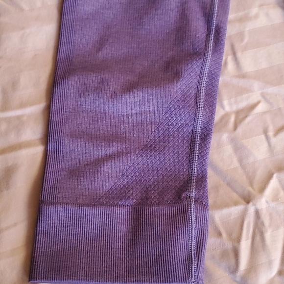Lululemon In the Flow crops - Picture 4 of 10